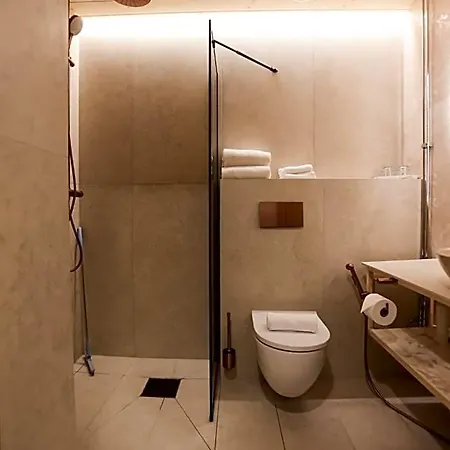 Hotel Inari فندق 3*