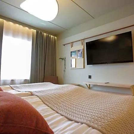 Hotel Inari فندق